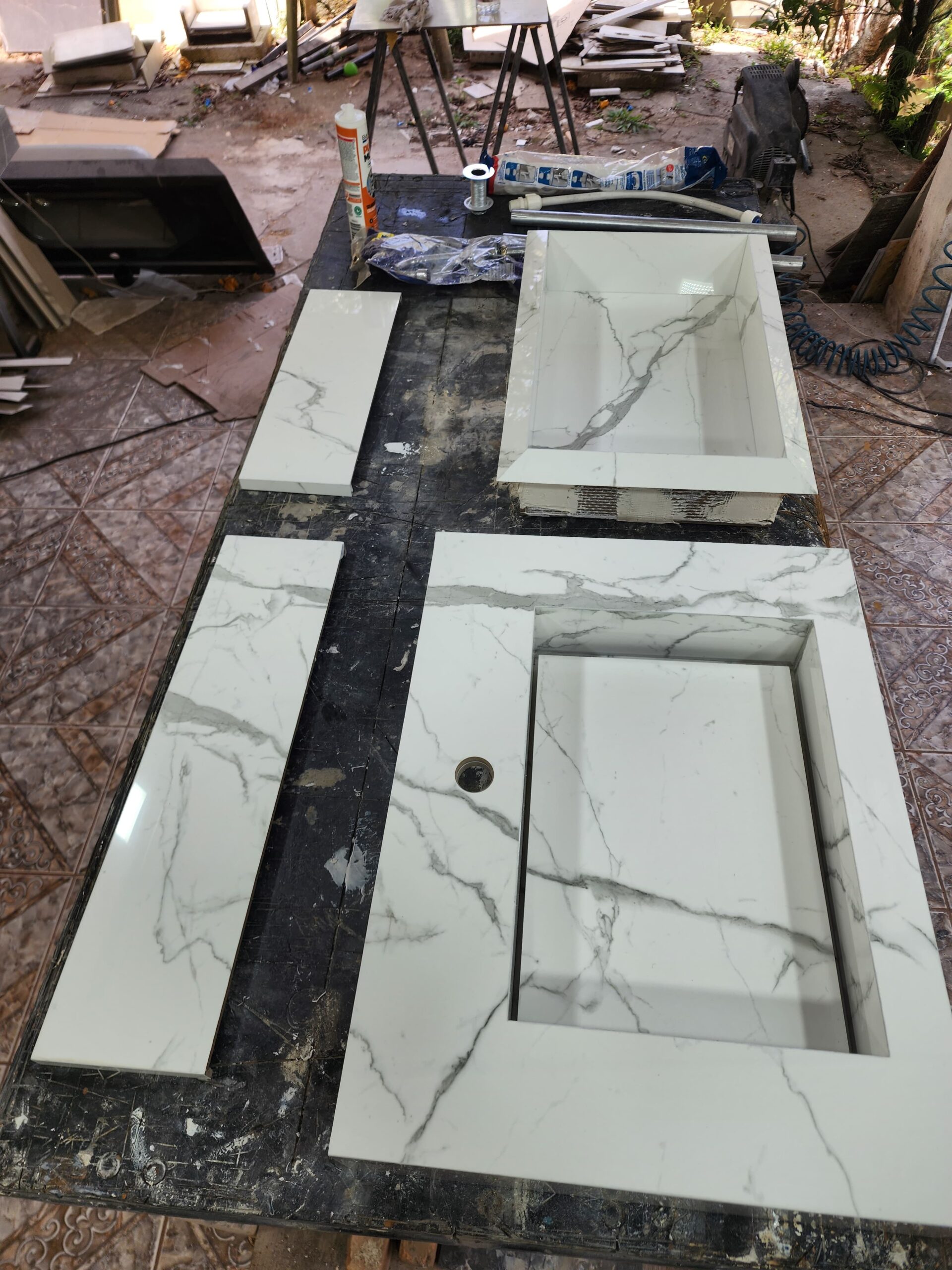 Cuba Esculpida 60x45x10 porcelanato Calacata - Polido + Nicho borda diamante 0,60 x 0,40. - Image 5