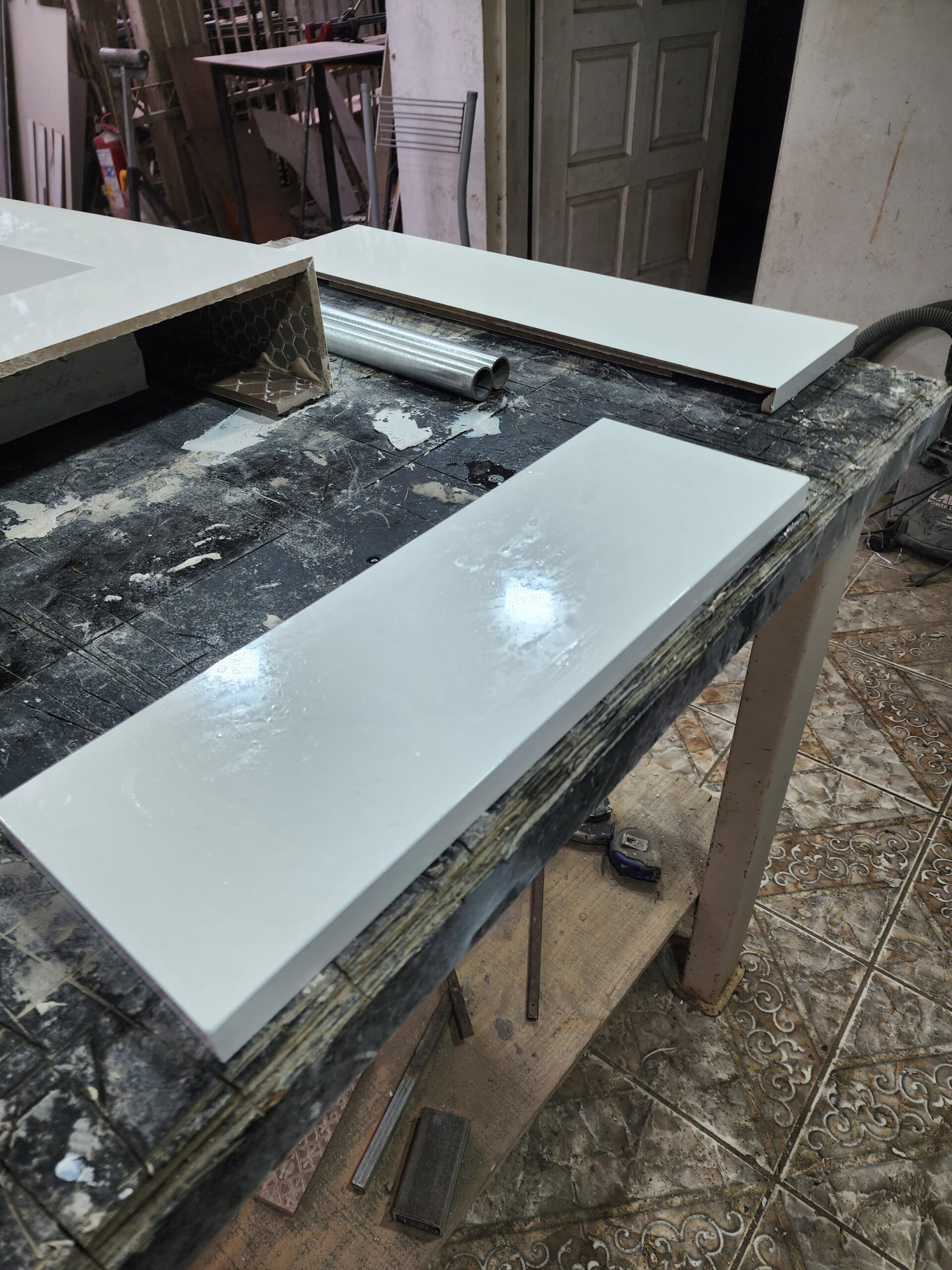 Cuba Esculpida 60x45x10 porcelanato Branco  Polido + Nicho borda diamante 0,60 x 0,40. - Image 8