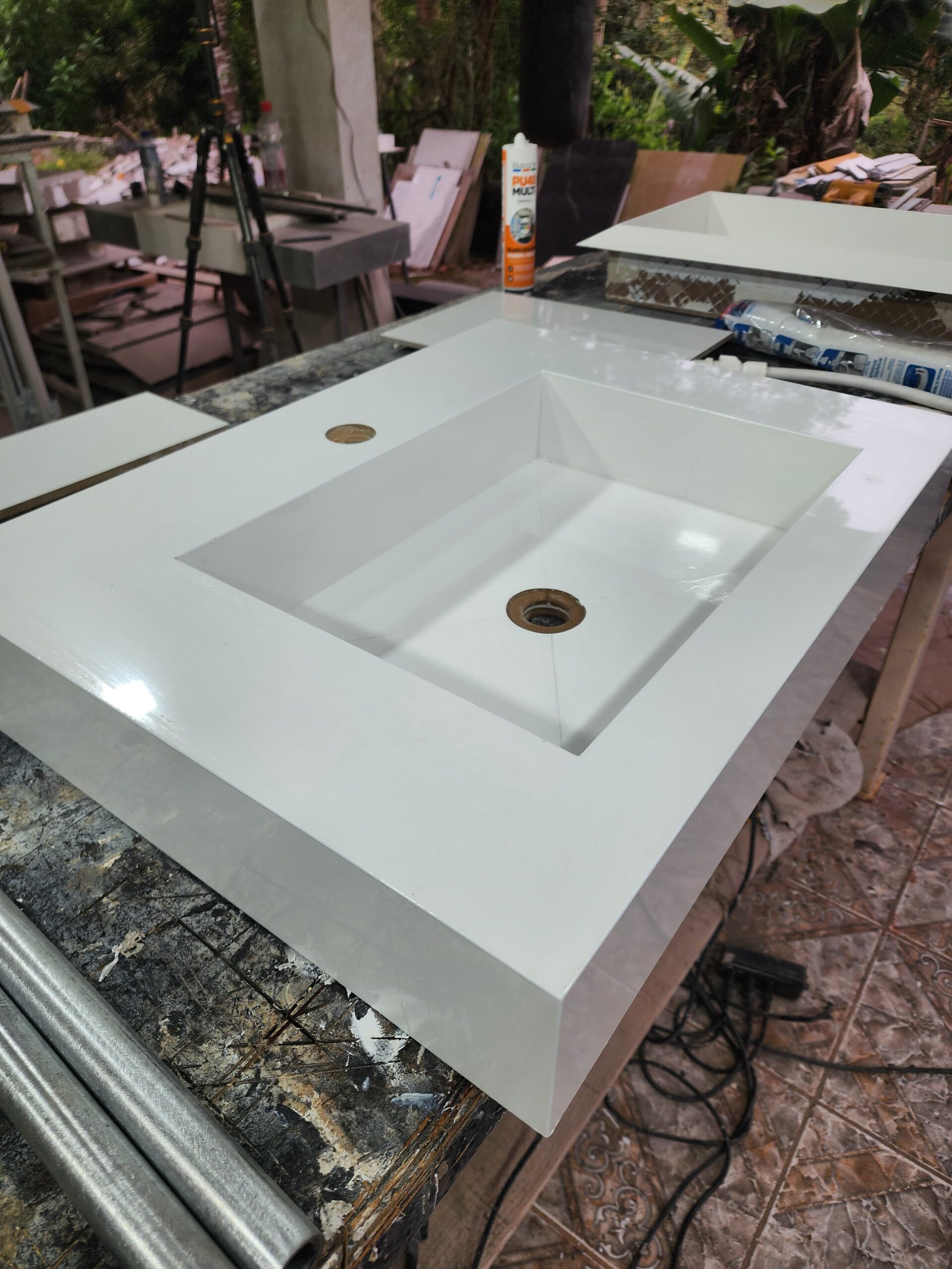 Cuba Esculpida 60x45x10 porcelanato Branco  Polido + Nicho borda diamante 0,60 x 0,40. - Image 6