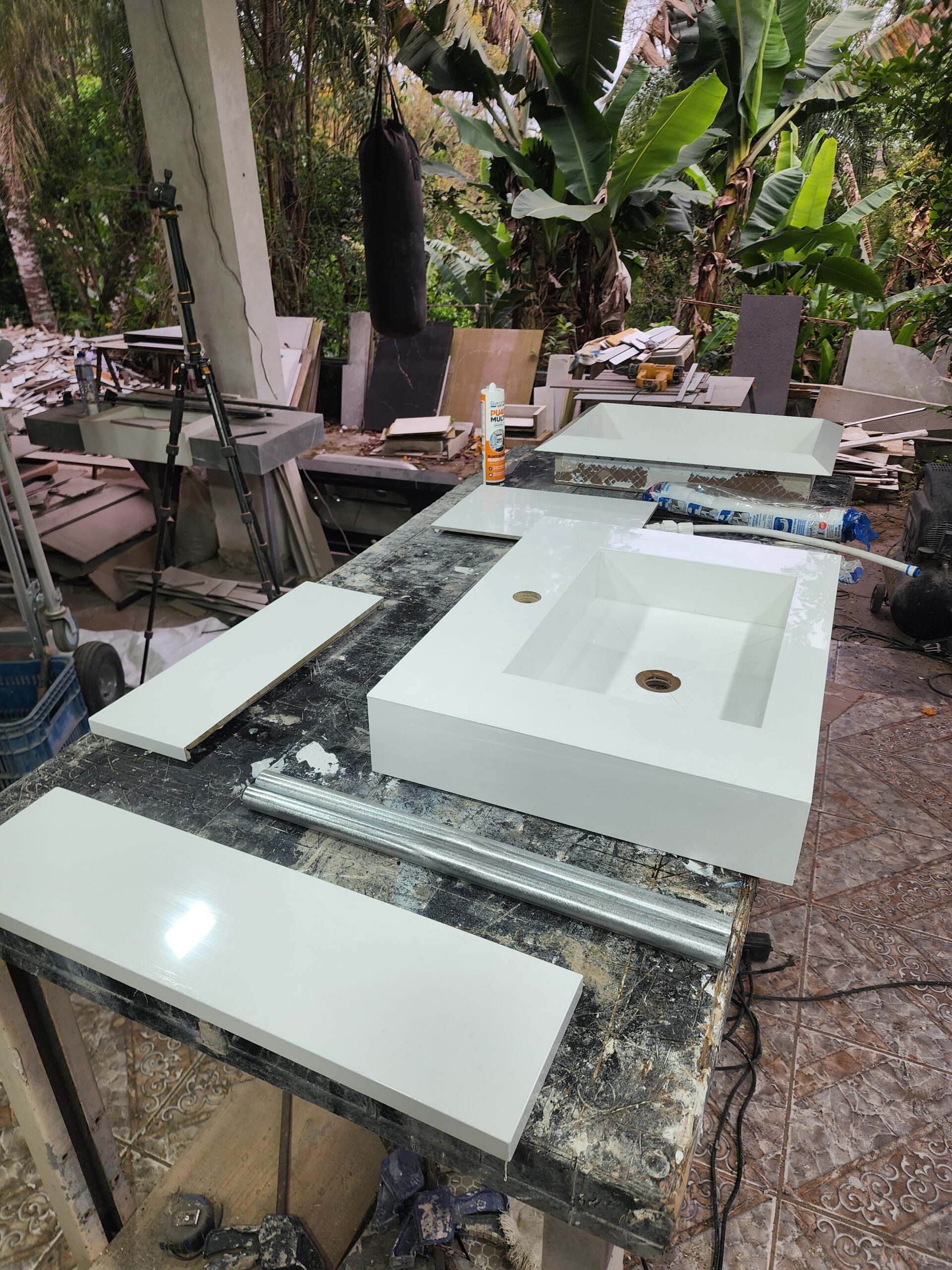 Cuba Esculpida 60x45x10 porcelanato Branco  Polido + Nicho borda diamante 0,60 x 0,40. - Image 9