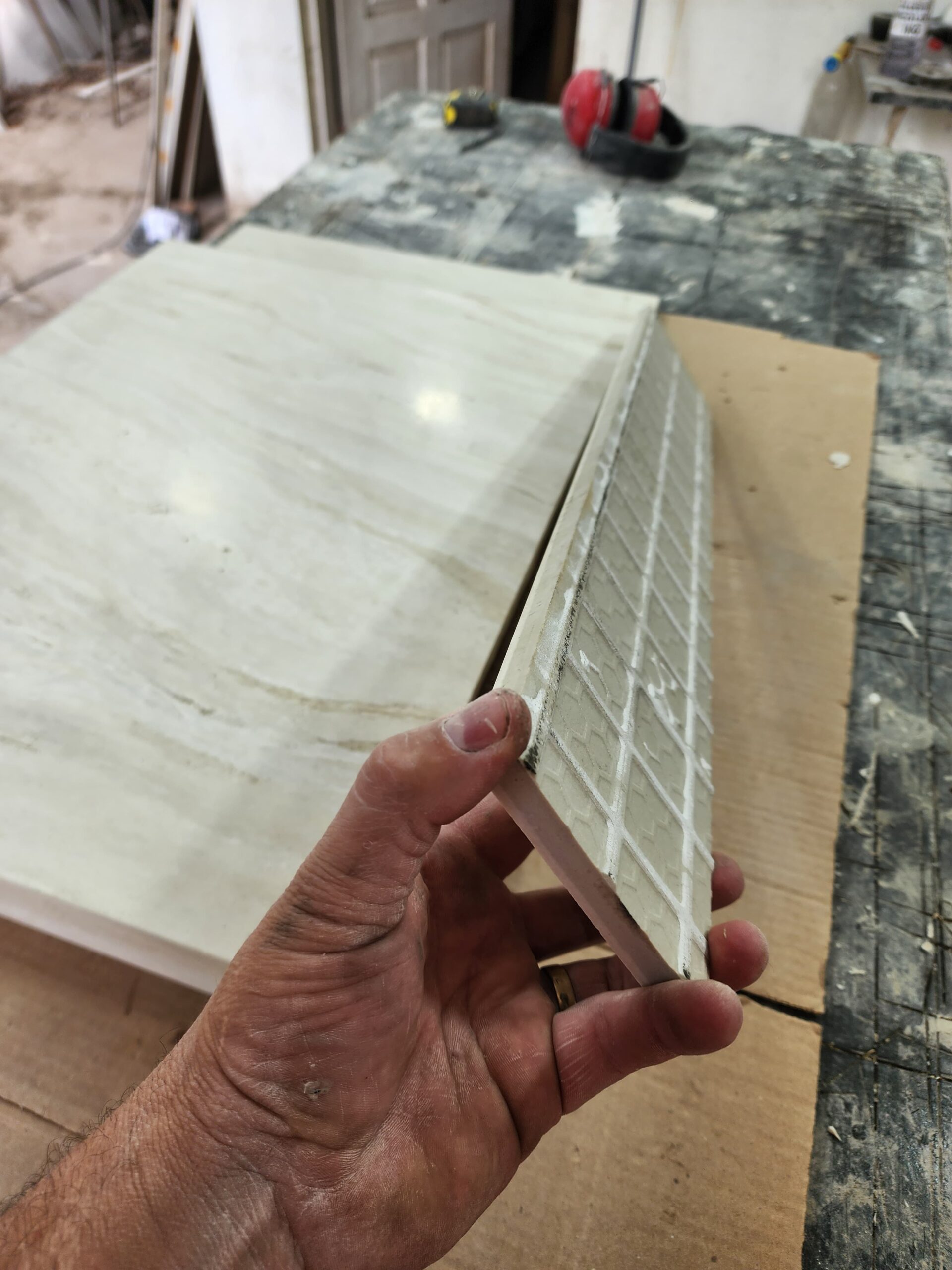 Bancada Em Porcelanato P/ Cuba D Sobrepor 0,60 X 0,45 X 0,04 Travertino- Acetinado - Image 3